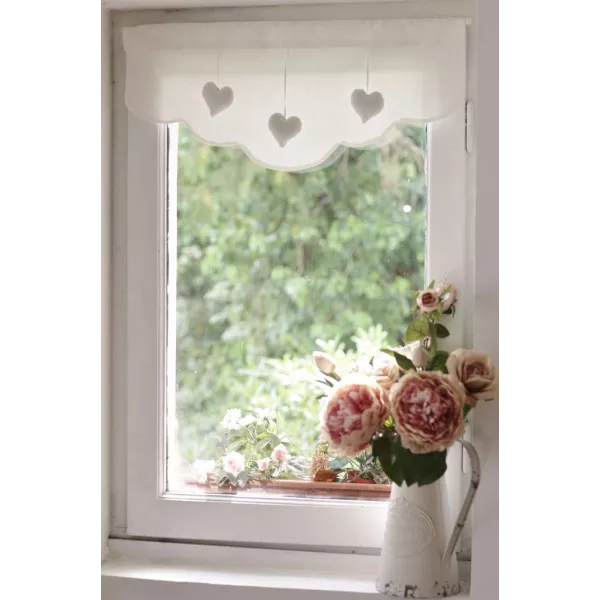 Une Cantonniere coton 3 coeurs pour fenêtre style Cosy
